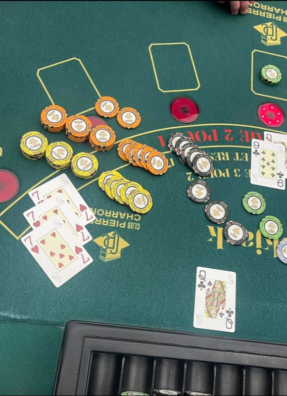 A game of blackjack blazing 7's jackpot at Club Pierre Charron