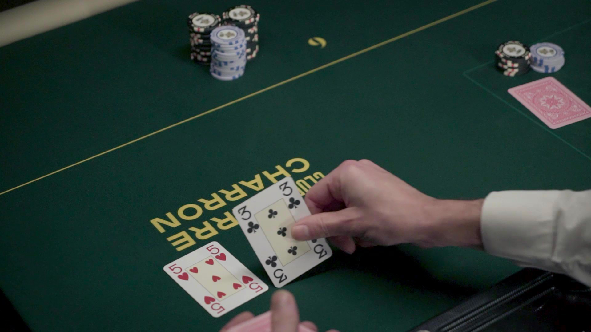 tapis vert d'une table de jeu du Club Pierre Charron