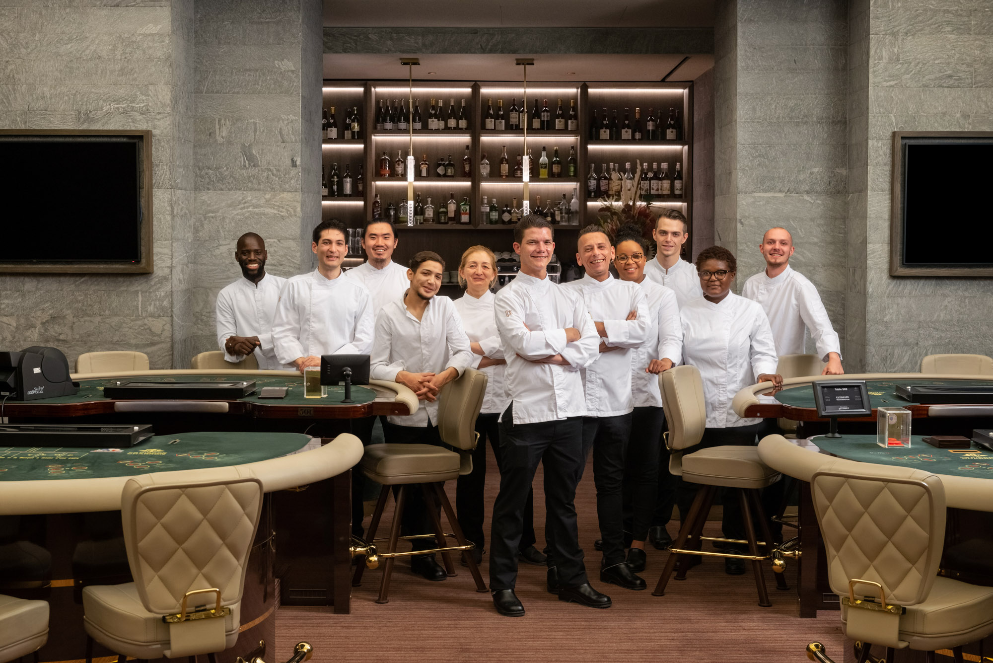 la brigade dans la salle des Grands Jeux du Club Pierre Charron