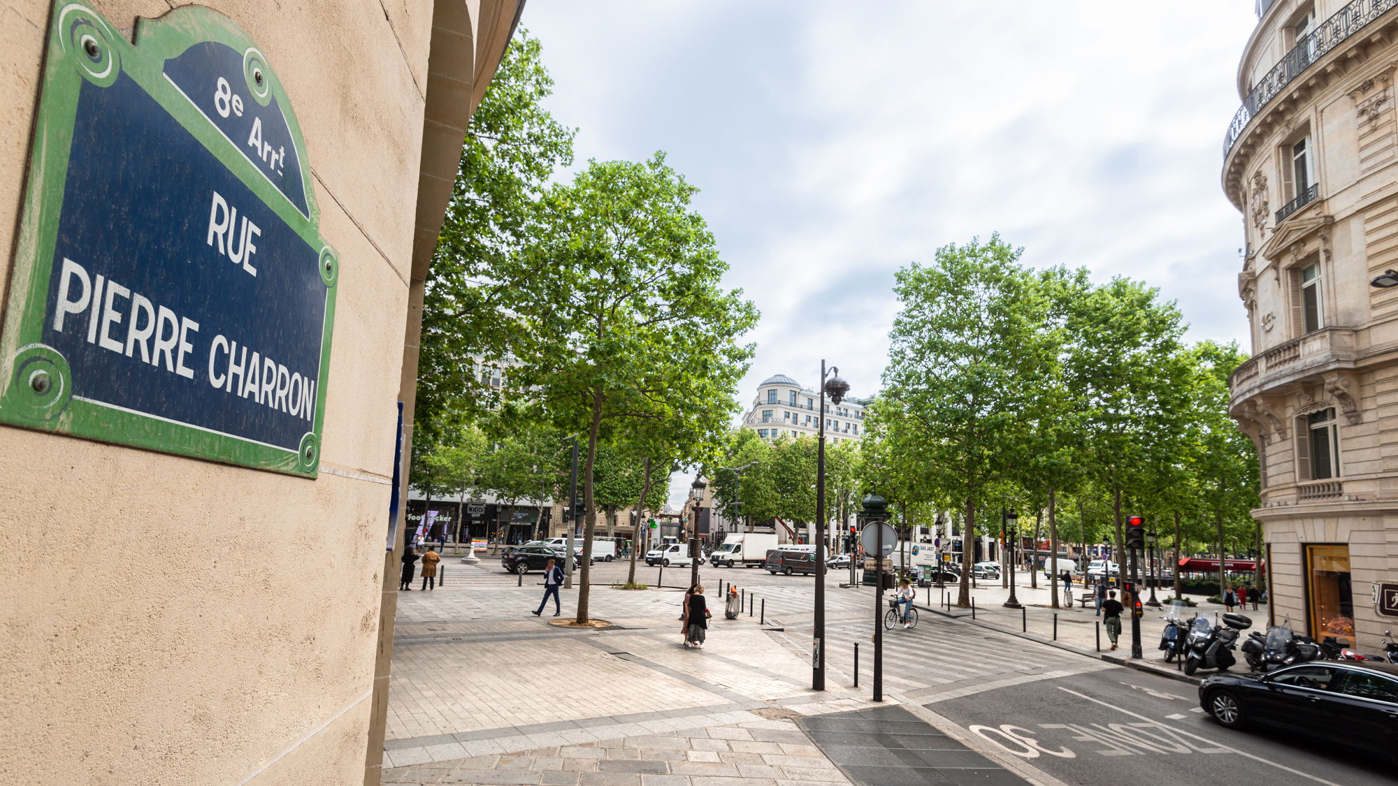 View of Champs Elysées Avenue from Pierre Charron Street