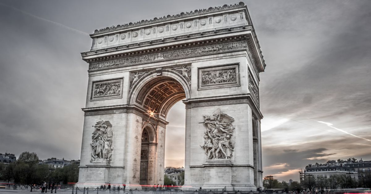 Les Champs-Elysées, berceau du groupe Marval