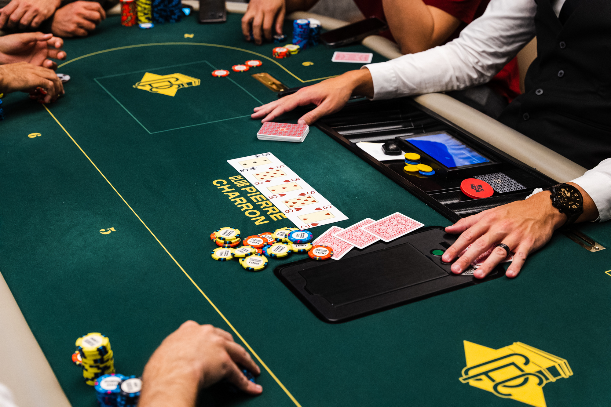 la WSOP MAIN EVENT MAYNIA S'EMPARE DU CLUB PIERRE CHARRON
